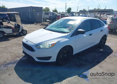 2016 Ford Focus S z USA, uszkodzony, nr VIN 1FADP3E21GL399346